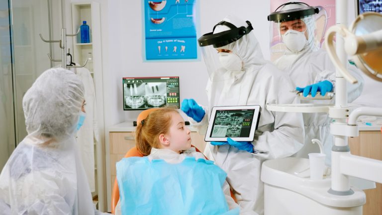 Clínicas dentales eliminan los plásticos de un solo uso y apuestan por la digitalización ecológica